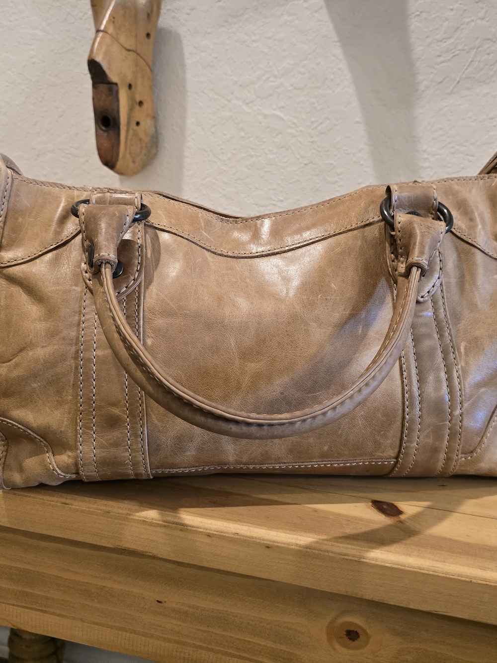 FRYE AND CO. Beige Leather Shoulder Bag